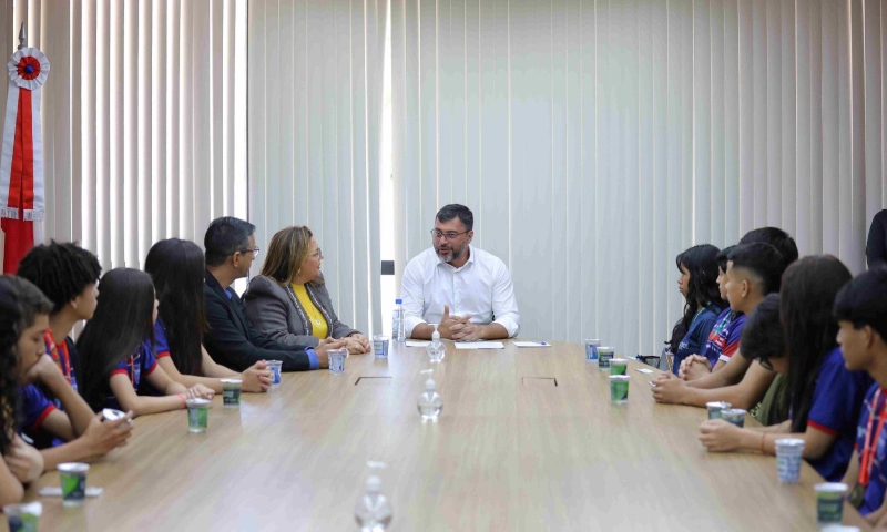Governador Wilson Lima reforça compromisso com o esporte em visita de estudantes medalhistas no JEBs