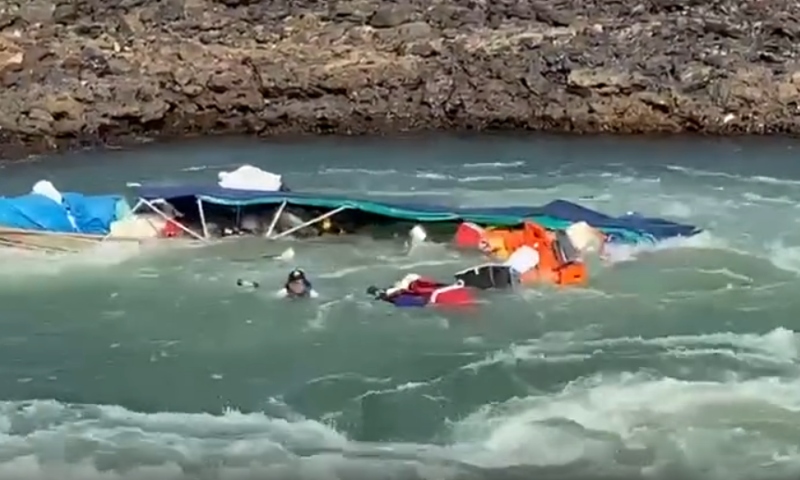 Correnteza faz lancha virar no rio Xingu e professores lutam pela vida; veja vídeo