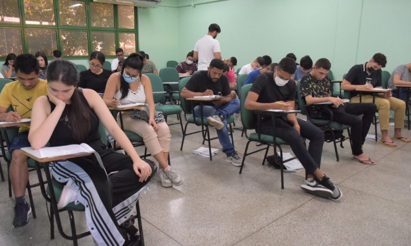 Vestibular da UEA 2024 inicia nesta segunda-feira (21) em todo o estado com mais de 26 mil inscritos