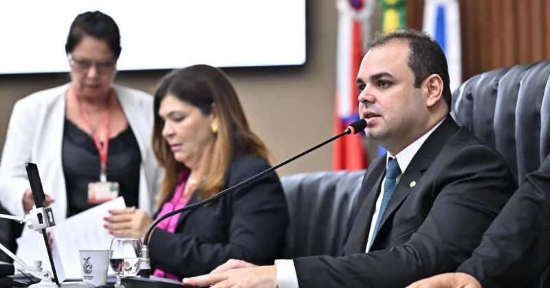 Roberto Cidade solicita vagas de residência em Neuropediatria na UEA para atendimento às crianças com TEA