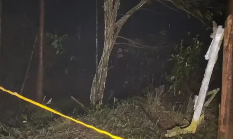 Cinco pessoas morrem após avião bater em morro e cair no interior de SP