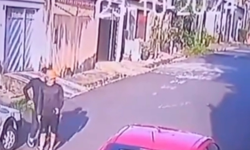 Família é assaltada e tem carro levado por bandidos na Cidade Nova; veja vídeo