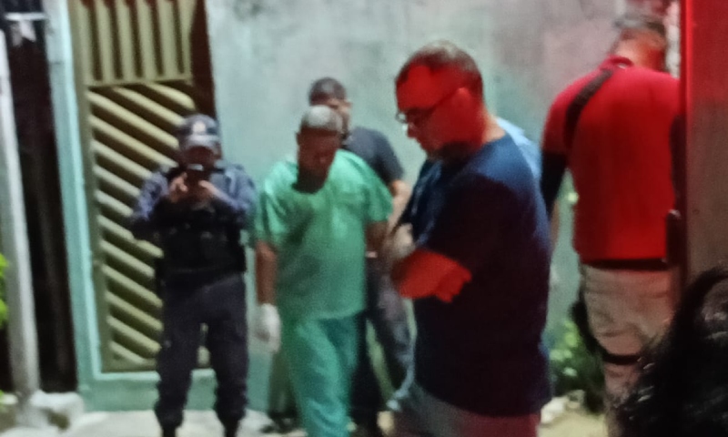 Dois homens são assassinados em comunidade na Zona Leste de Manaus; veja vídeo