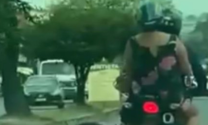 Morre idoso que foi atropelado durante briga de motoqueiros em avenida de Manaus; veja vídeo