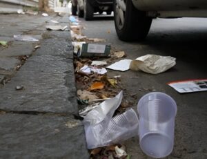 JOGAR LIXO NA RUA É CRIME!