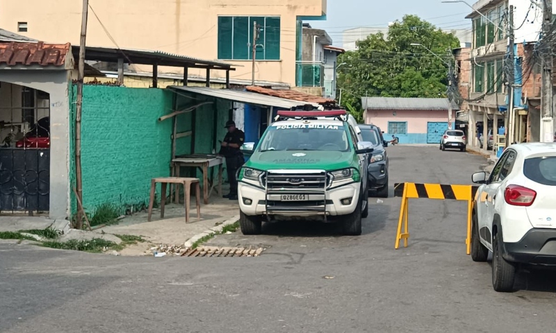 Homem é executado a tiros ao sair de casa para trabalhar, em Manaus