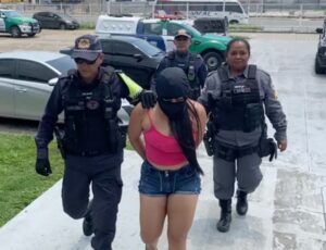 'Blindadona' é presa após sequestrar adolescente na madrugada em Manaus; veja vídeo