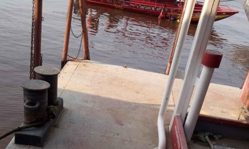 Corpo é encontrado boiando na orla do São Raimundo em Manaus; veja vídeo