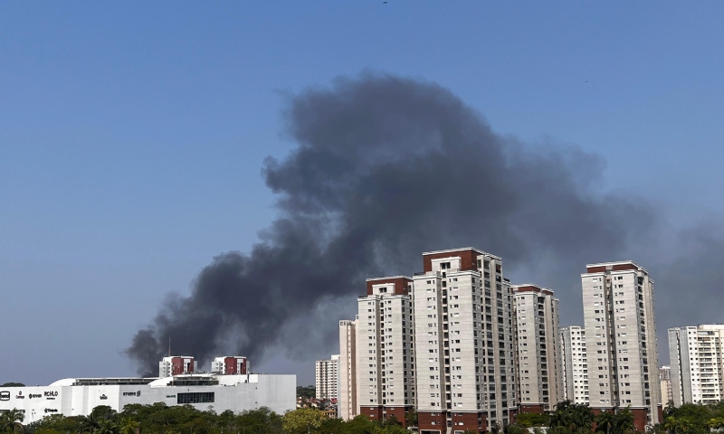Urgente: incêndio de grandes proporções atinge Base Militar na Ponta Negra; veja vídeos