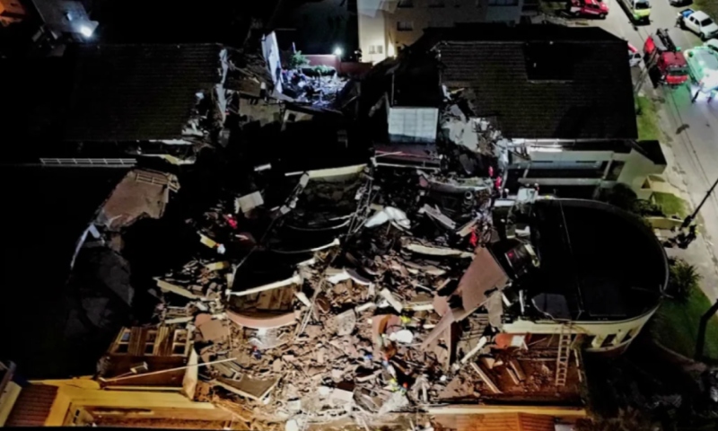 Hotel de 10 andares desaba na Argentina e deixa pessoas soterradas