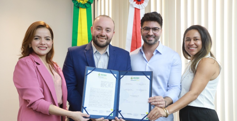 Em último ato como secretário da Sedurb, Fausto Santos Jr assina contrato para entrega de mais de 3 mil unidades habitacionais