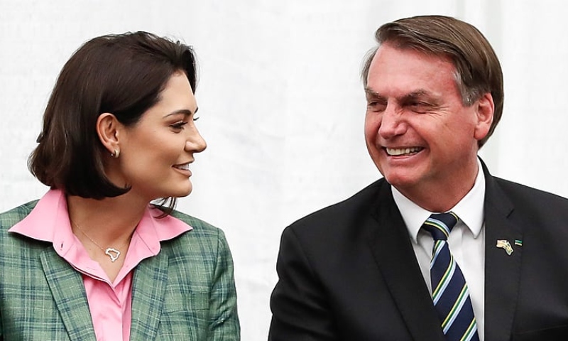 Bolsonaro planeja disputar a presidência em 2026 e lançar Michelle ao senado: “muita chance”