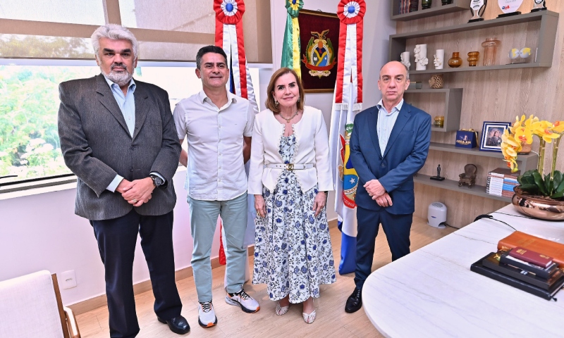 Prefeito David Almeida visita a presidente do TCE-AM, Yara Lins, e os demais conselheiros após reeleição