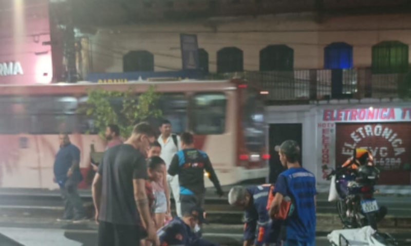 Acidente entre motos deixa três pessoas feridas em Manaus