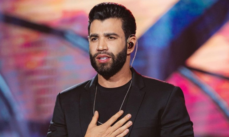 Gusttavo Lima pede para rastreadores “esconderem” seu jatinho particular envolvido em investigação