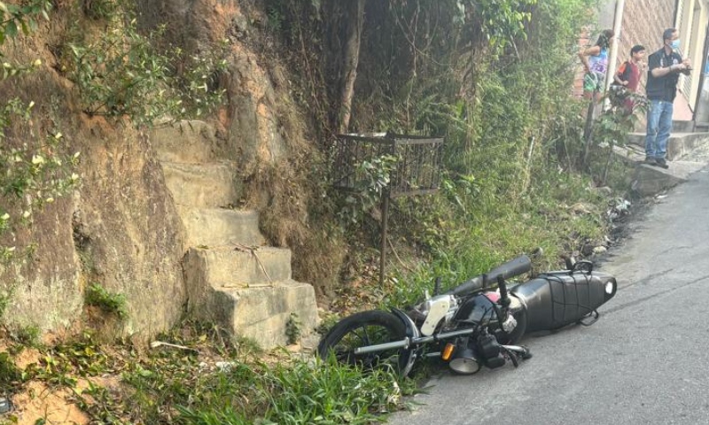 Homem é perseguido e executado a tiros após discussão em bar de Manaus; veja vídeo