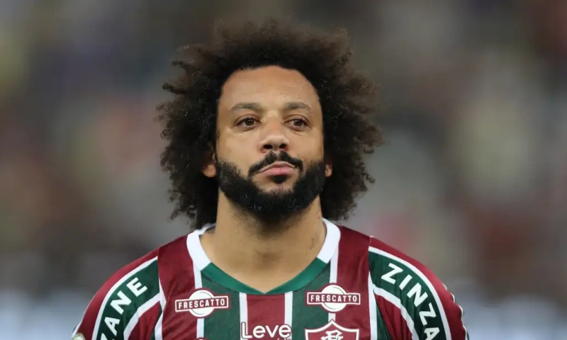 Fluminense anuncia fim de contrato com Marcelo após confusão com Mano Menezes