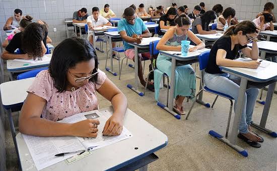 Índice de abstenção no primeiro dia do Enem cai para 26,6%