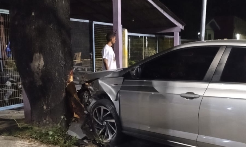 Motorista bêbado bate carro contra árvore durante acidente no Parque das Laranjeiras