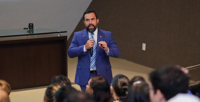 Dr. George Lins destaca a importância do diagnóstico precoce do câncer de próstata em palestra na Aleam