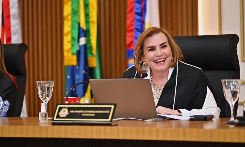 Yara Amazônia Lins é reeleita presidente do TCE-AM para o biênio 2026-2027