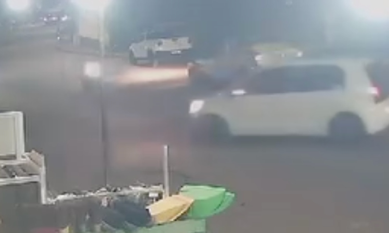 Veja momento em que motoqueiro é atropelado e morre após grave acidente em Presidente Figueiredo