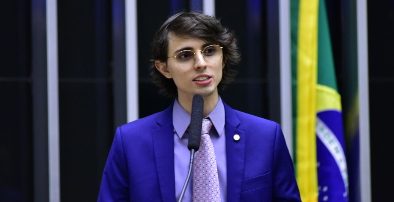 Deputado Amom Mandel assina PEC de redução de Jornada, mas aponta falhas e problemas