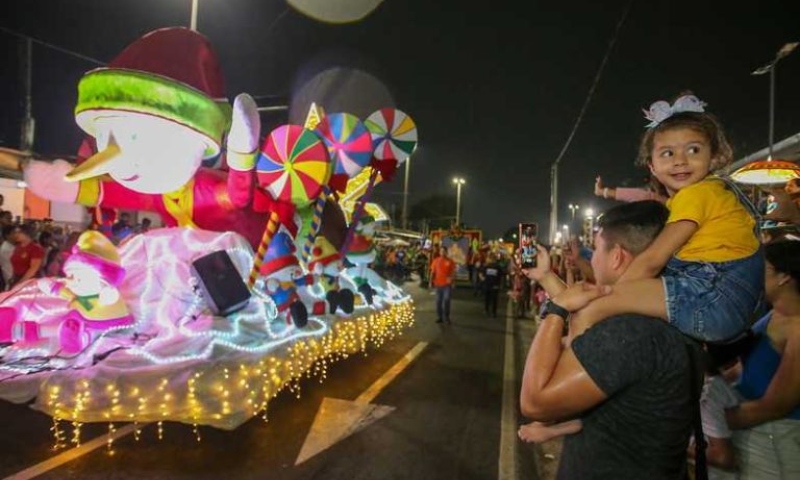 Mais de 10 mil pessoas prestigiam a Parada Natalina de 2024 na zona Leste de Manaus
