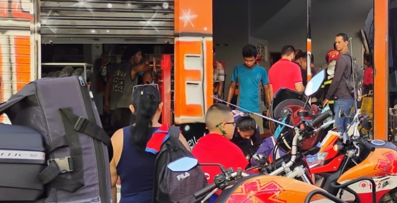 Urgente: motorista fica preso às ferragens durante grave acidente em Manaus; veja vídeo