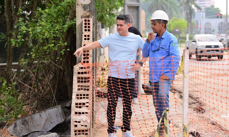Prefeito David Almeida vistoria obra de encabeçamento da avenida Mário Ypiranga Monteiro