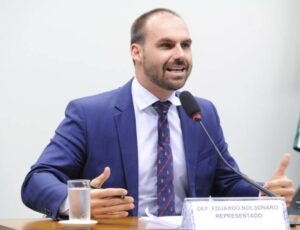 Deputado Eduardo Bolsonaro critica prisão de militares: ‘perseguição’; veja