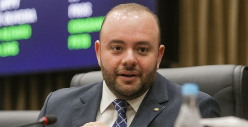 Deputado Fausto Jr. aciona AGU após novo pedido de suspensão de obras na BR-319