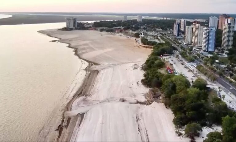 Rio Negro sai do nível considerado seca extrema após atingir marca de pior estiagem da história