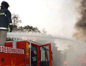 Corpo de Bombeiros já combateu mais de 22,4 mil incêndios no Amazonas nos últimos 6 meses