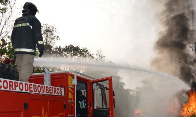 Corpo de Bombeiros já combateu mais de 22,4 mil incêndios no Amazonas nos últimos 6 meses