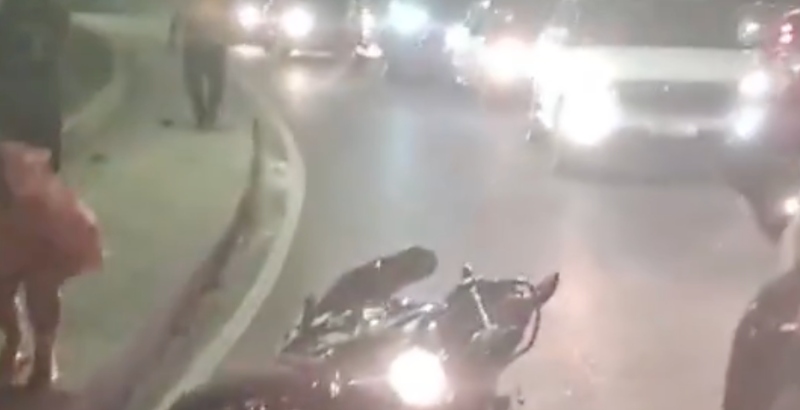 Criminosos tentam matar motoqueiro a tiros na zona Norte de Manaus; veja vídeo