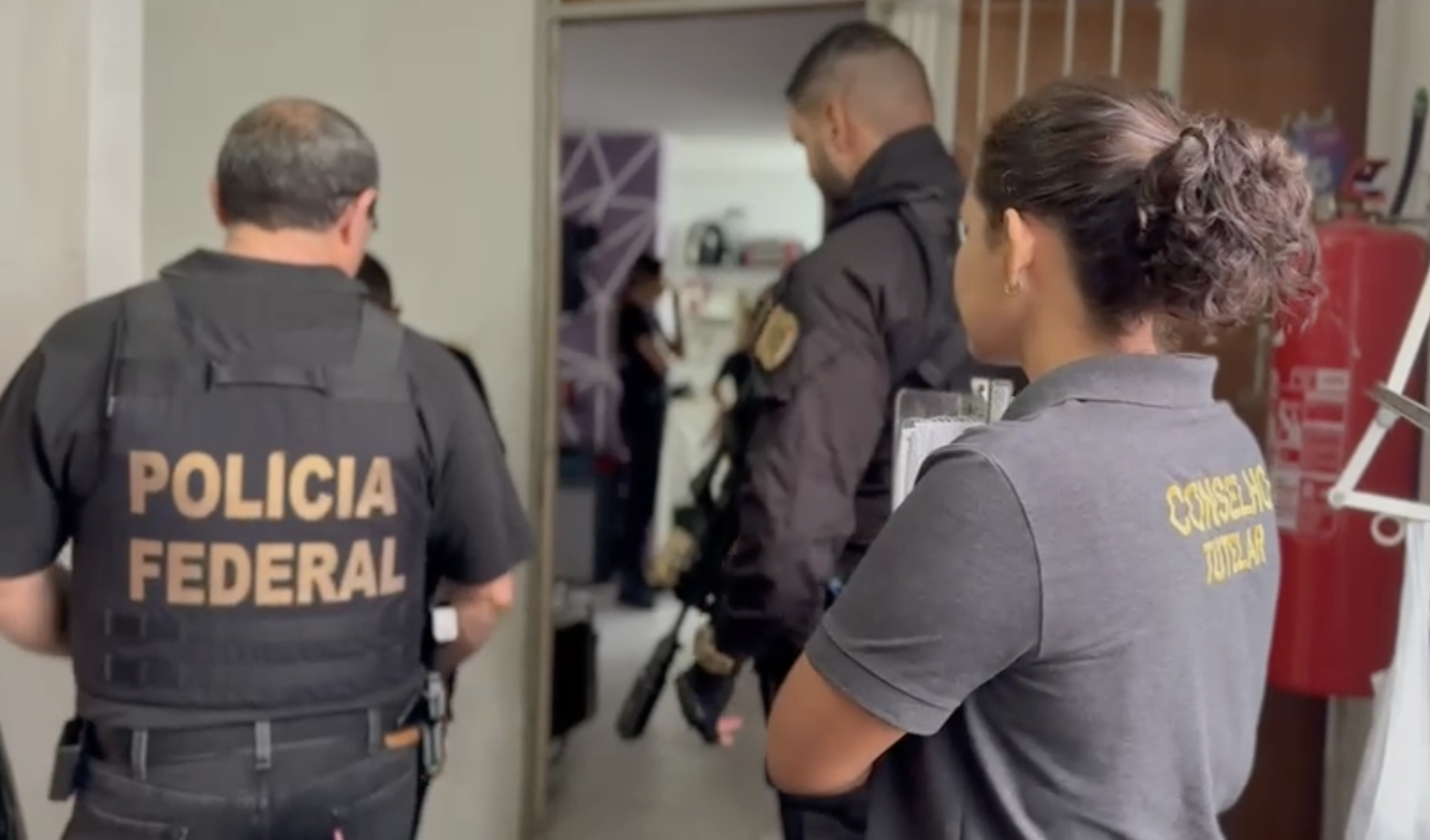 Músico pedófilo que tocava em festas de criança é preso pela PF em Manaus; veja vídeo