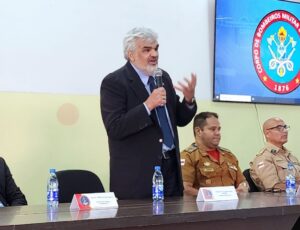 Conselheiro do TCE-AM realiza conferência sobre contas públicas para bombeiros do Amazonas