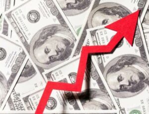 Dólar ultrapassa R$ 5,90 e economistas alertam risco de descontrole da inflação no Brasil