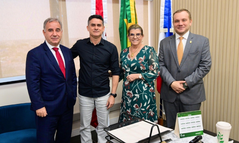 Em visita institucional ao TJ-AM, prefeito David Almeida enfatiza diálogo entre os poderes