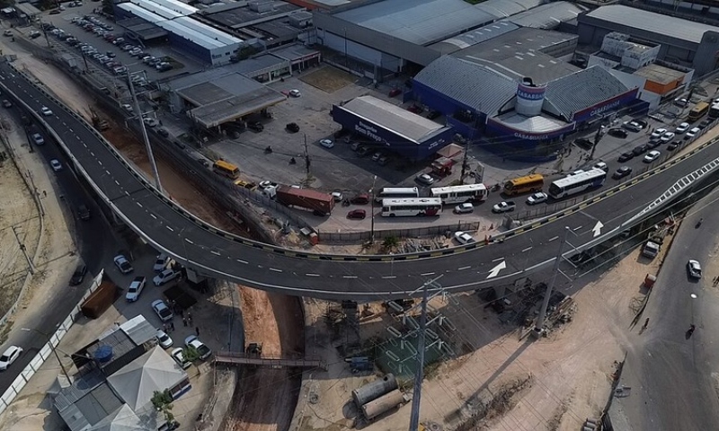 Prefeitura de Manaus atua com cinco frentes de serviços na construção do complexo viário Rei Pelé
