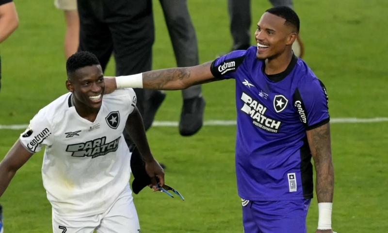 Campeão da América, Botafogo inicia semana que pode dar título brasileiro