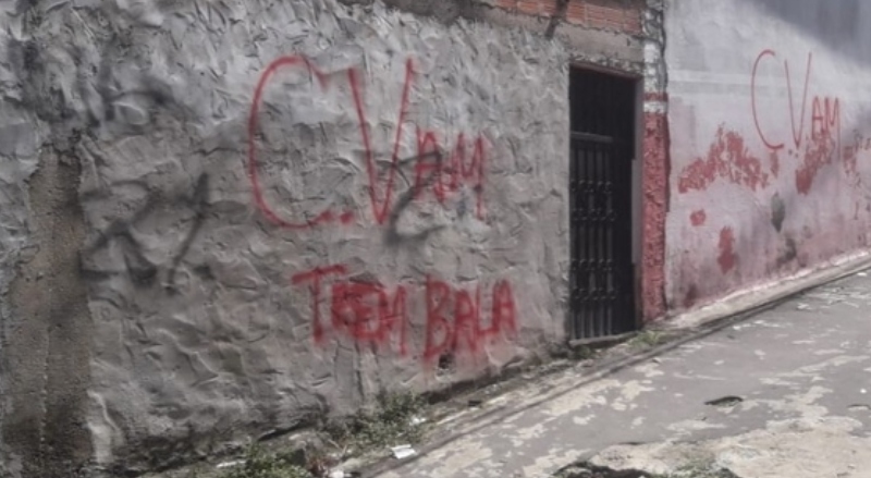 Líder do CV expulsa moradora de sua própria casa e conquista novo ponto de tráfico no Santo Agostinho; veja