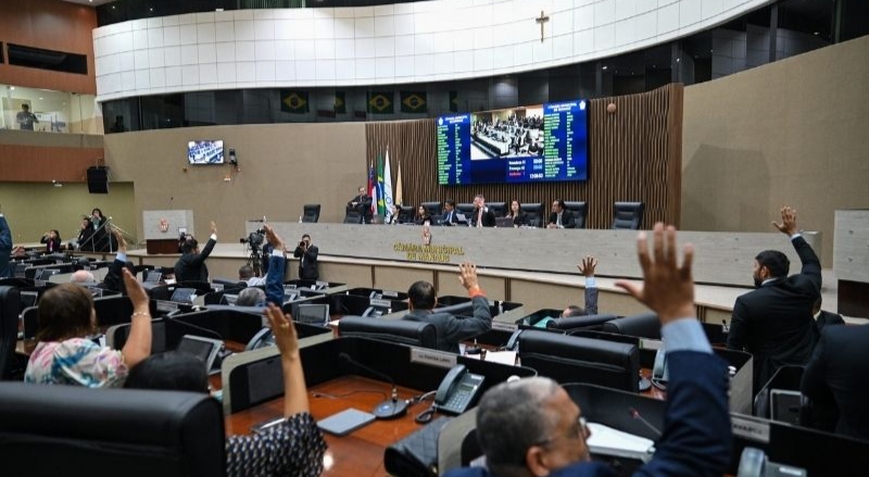 Advogado entra com ação contra a lei do plano VIP de saúde para ex-vereadores em Manaus