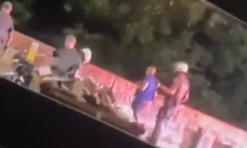PM é flagrado jogando homem do alto de ponte; veja vídeo