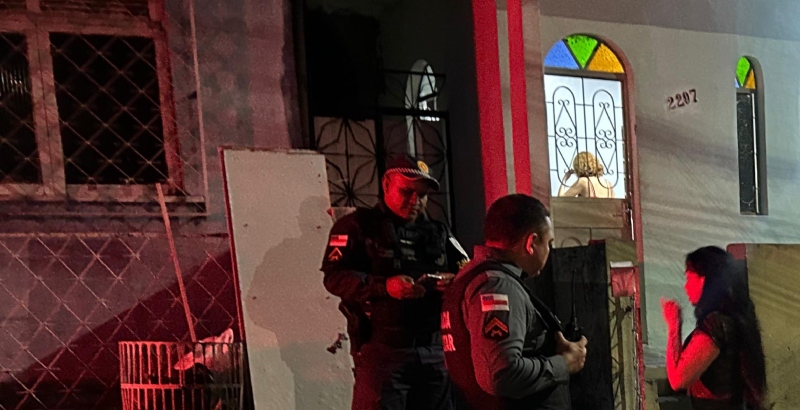 Urgente: mulher dá facada no próprio marido durante jantar na Praça 14; veja