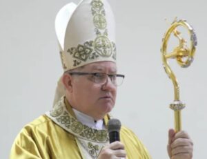 Bispo de Goiás manda recado para políticos corruptos: “dizem ser democratas, mas são ditadores!”; veja vídeo