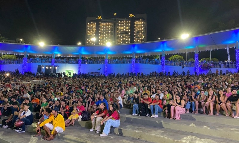 Prefeitura de Manaus encanta público com o espetáculo “Um Sonho de Natal” no Anfiteatro da Ponta Negra