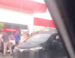 Acidente envolvendo moto deixa trânsito engarrafado no bairro Japiim; veja vídeo