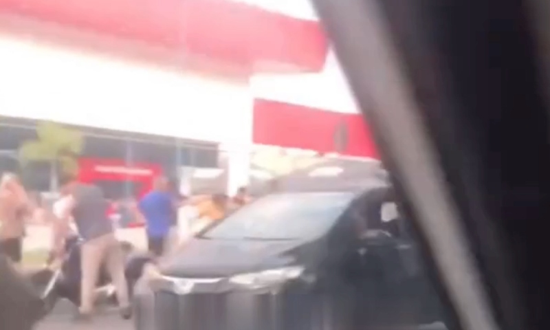 Acidente envolvendo moto deixa trânsito engarrafado no bairro Japiim; veja vídeo